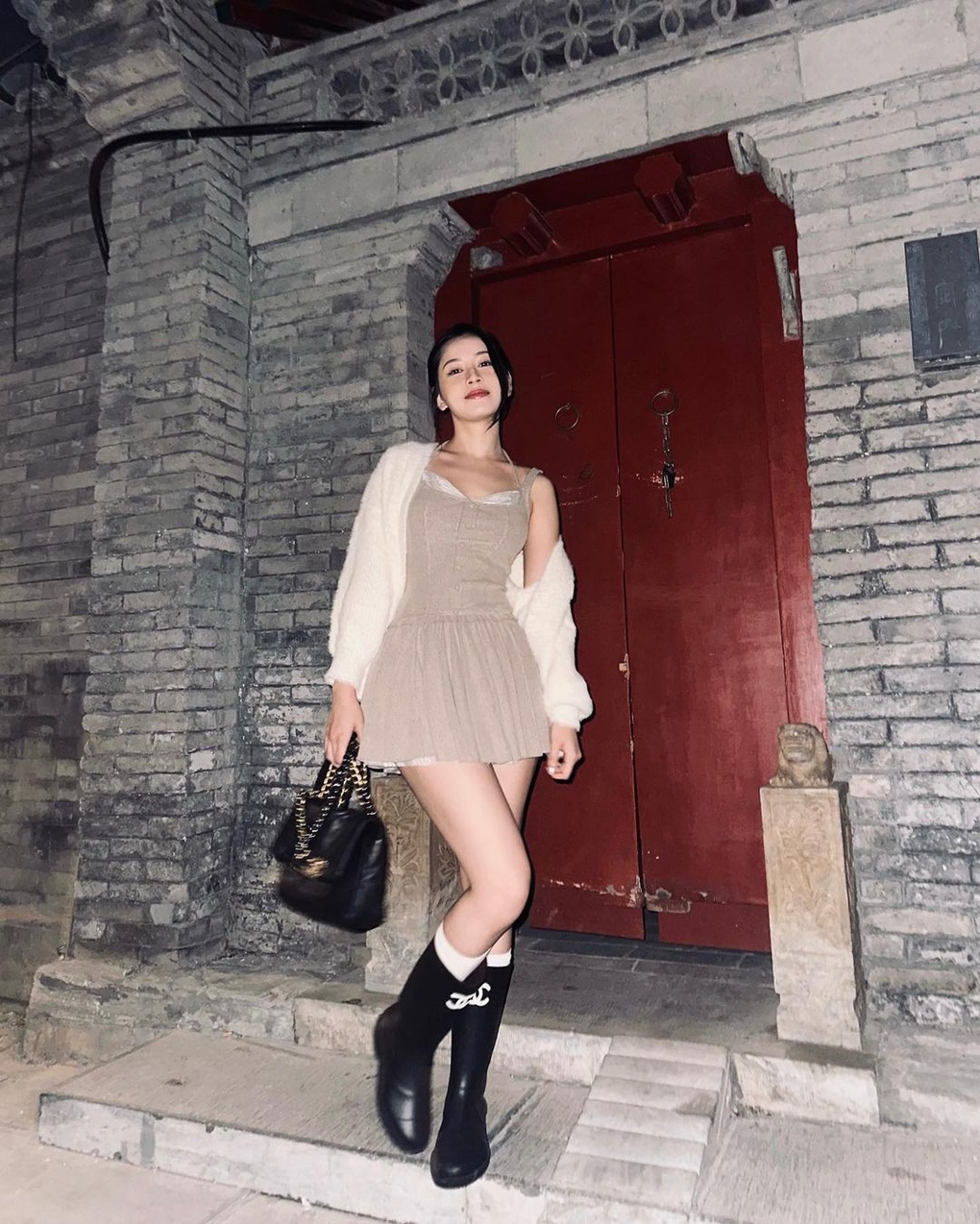 Chi Pu gây sốt với cách phối đồ với giày boots vừa đẹp, vừa sành điệu - 3 Chi Pu gây sốt với cách phối đồ với giày boots vừa đẹp, vừa sành điệu - 3