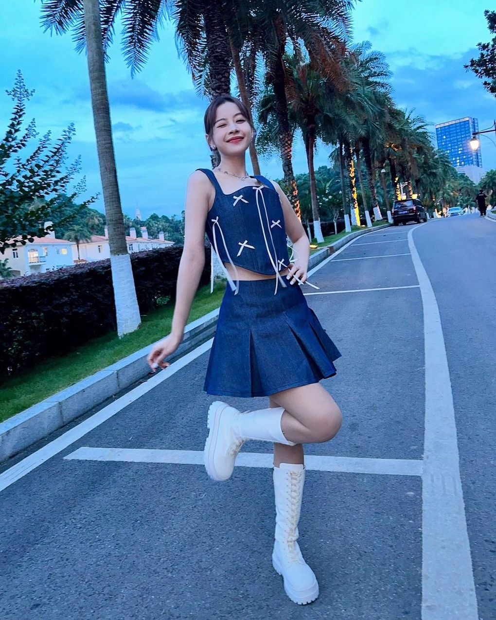 Chi Pu gây sốt với cách phối đồ với giày boots vừa đẹp, vừa sành điệu - 5 Chi Pu gây sốt với cách phối đồ với giày boots vừa đẹp, vừa sành điệu - 5