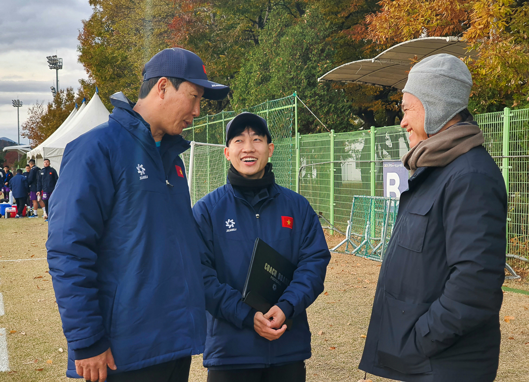 Đội tuyển Việt Nam rèn thể lực khắc nghiệt, trưởng đoàn ở AFF Cup 2024 lộ diện- Ảnh 5. Đội tuyển Việt Nam rèn thể lực khắc nghiệt, trưởng đoàn ở AFF Cup 2024 lộ diện- Ảnh 5.