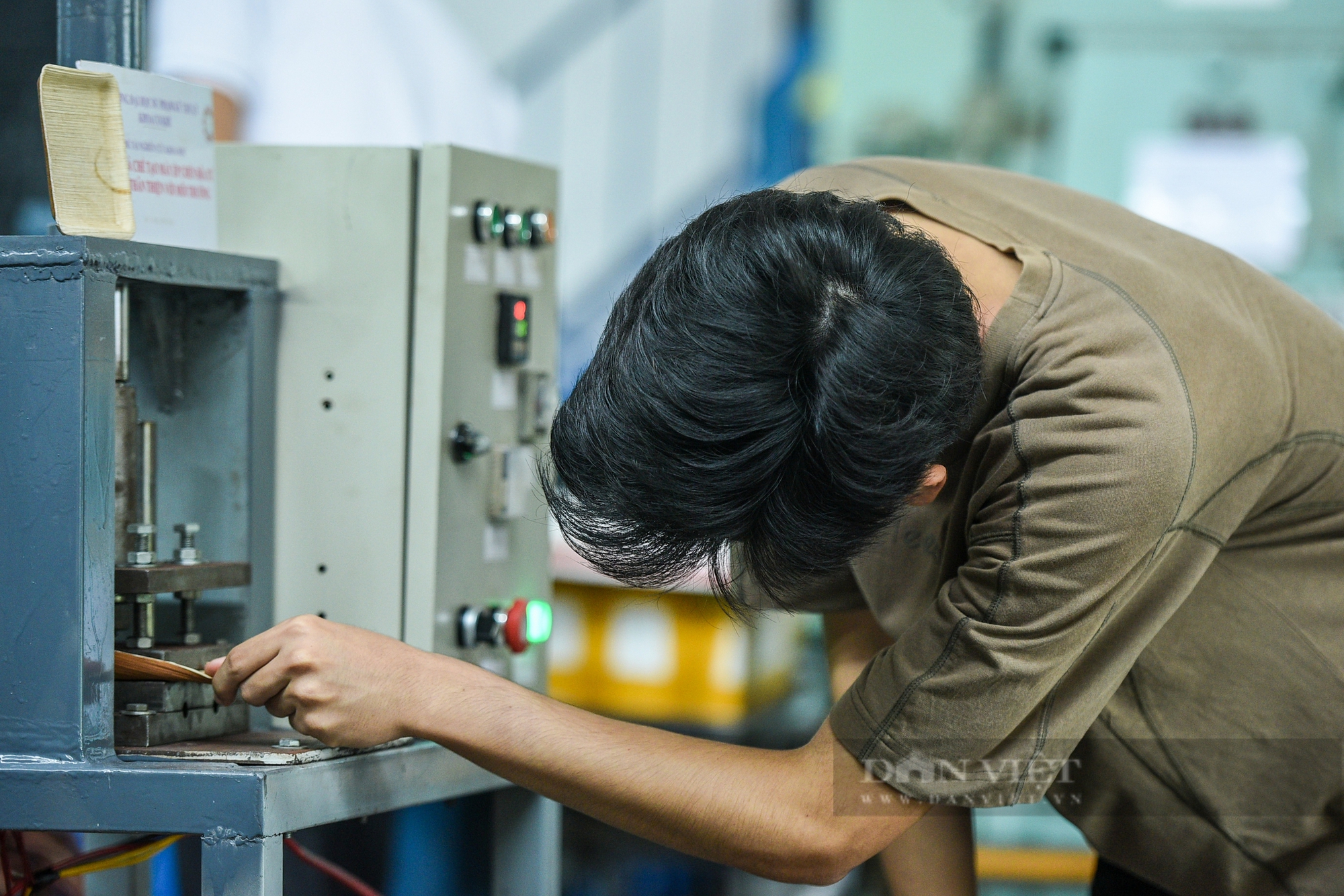 Đà Nẵng: Sinh viên chế tạo máy ép chén đĩa từ vật liệu thân thiện môi trường thay thế đồ nhựa- Ảnh 6. Đà Nẵng: Sinh viên chế tạo máy ép chén đĩa từ vật liệu thân thiện môi trường thay thế đồ nhựa- Ảnh 6.