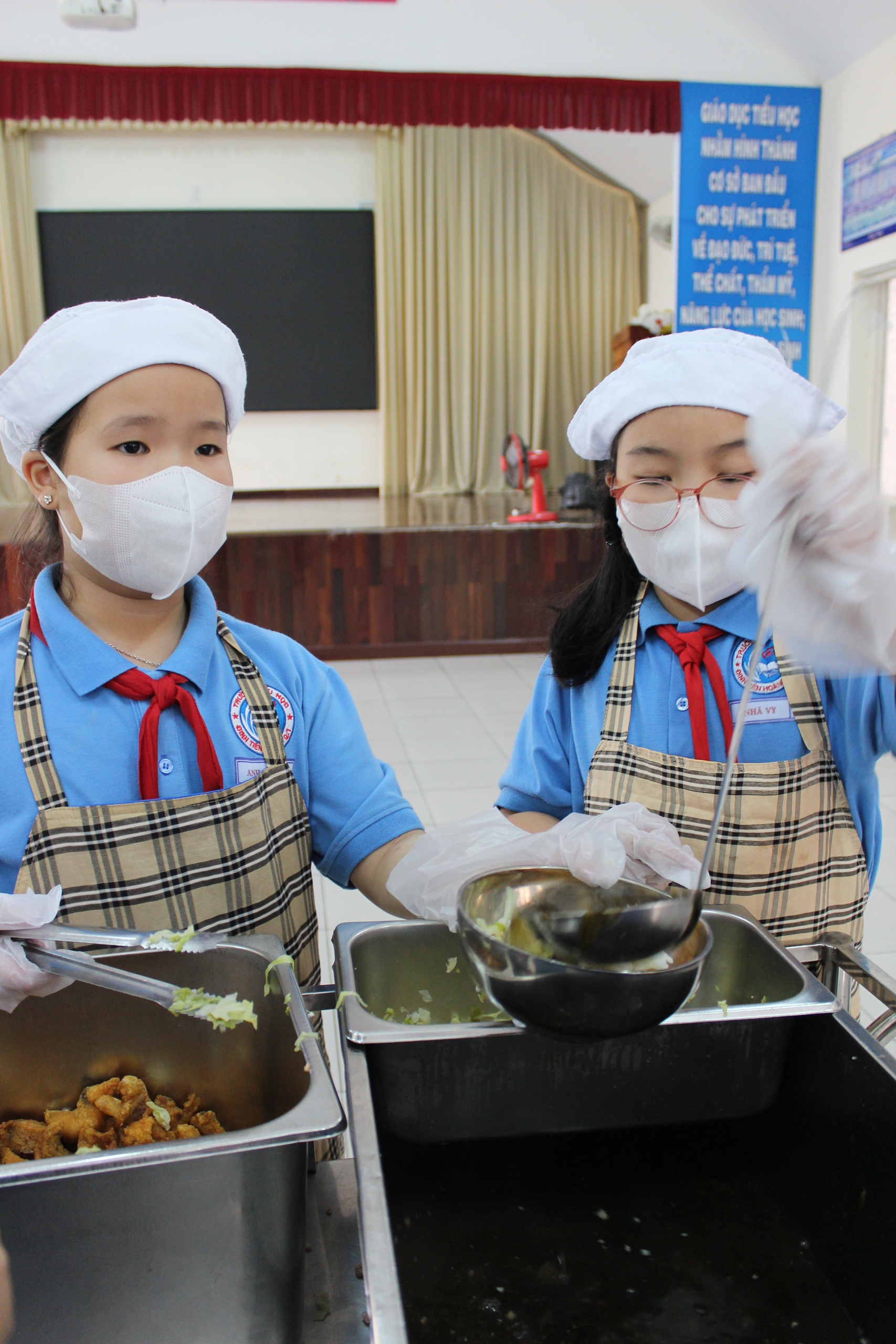 Học sinh nhập vai cô bảo mẫu để biết yêu lao động- Ảnh 3. Học sinh nhập vai cô bảo mẫu để biết yêu lao động- Ảnh 3.