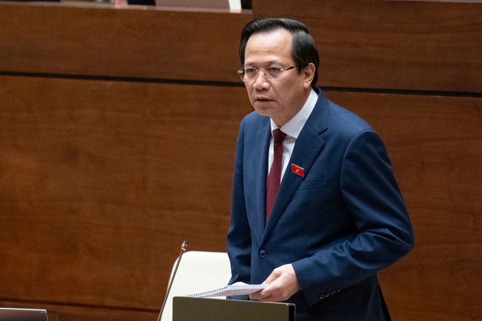 Bộ trưởng Bộ Lao động - Thương binh và Xã hội Đào Ngọc Dung giải trình, làm rõ một số vấn đề đại biểu Quốc hội nêu- Ảnh: Quochoi.vn