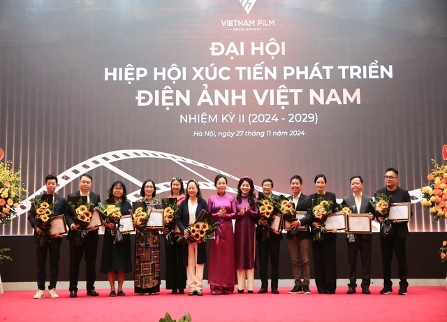 TS Ngô Phương Lan tiếp tục được bầu làm Chủ tịch Hiệp hội Xúc tiến phát triển Điện ảnh Việt Nam - Ảnh 7. TS Ngô Phương Lan tiếp tục được bầu làm Chủ tịch Hiệp hội Xúc tiến phát triển Điện ảnh Việt Nam - Ảnh 7.
