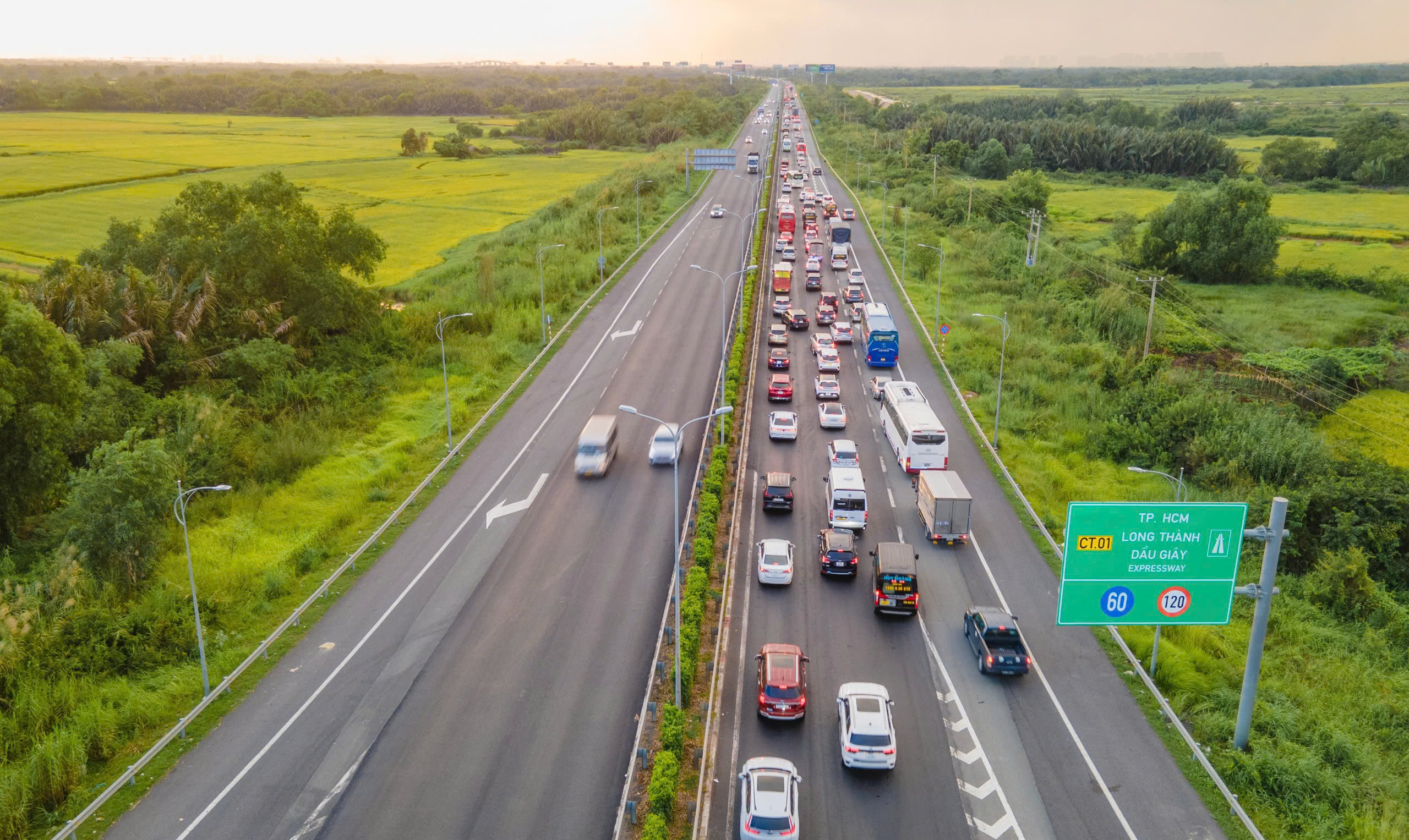 Bộ GTVT nêu 5 ưu điểm khi giao VEC đầu tư mở rộng cao tốc TP.HCM - Long Thành- Ảnh 2. Bộ GTVT nêu 5 ưu điểm khi giao VEC đầu tư mở rộng cao tốc TP.HCM - Long Thành- Ảnh 2.