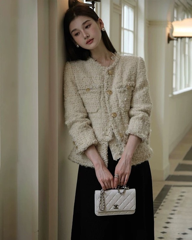 Bản tuyên ngôn đầy phong cách với trang phục vải tweed- Ảnh 4. Bản tuyên ngôn đầy phong cách với trang phục vải tweed- Ảnh 4.
