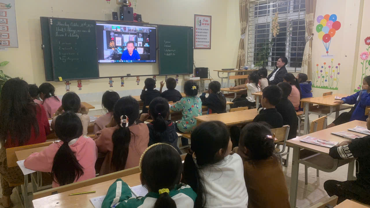 Lai Châu: Mô hình dạy tiếng Anh miễn phí cho học sinh dân tộc thiểu số ở Tà Mung- Ảnh 2. Lai Châu: Mô hình dạy tiếng Anh miễn phí cho học sinh dân tộc thiểu số ở Tà Mung- Ảnh 2.
