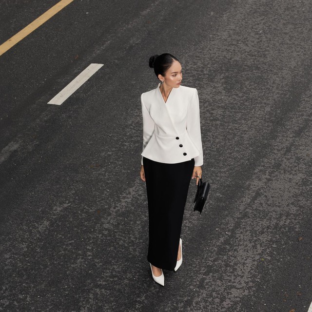 Áo vạt chéo, quấn cách điệu, phong cách tối giản cho mùa đông- Ảnh 2. Áo vạt chéo, quấn cách điệu, phong cách tối giản cho mùa đông- Ảnh 2.