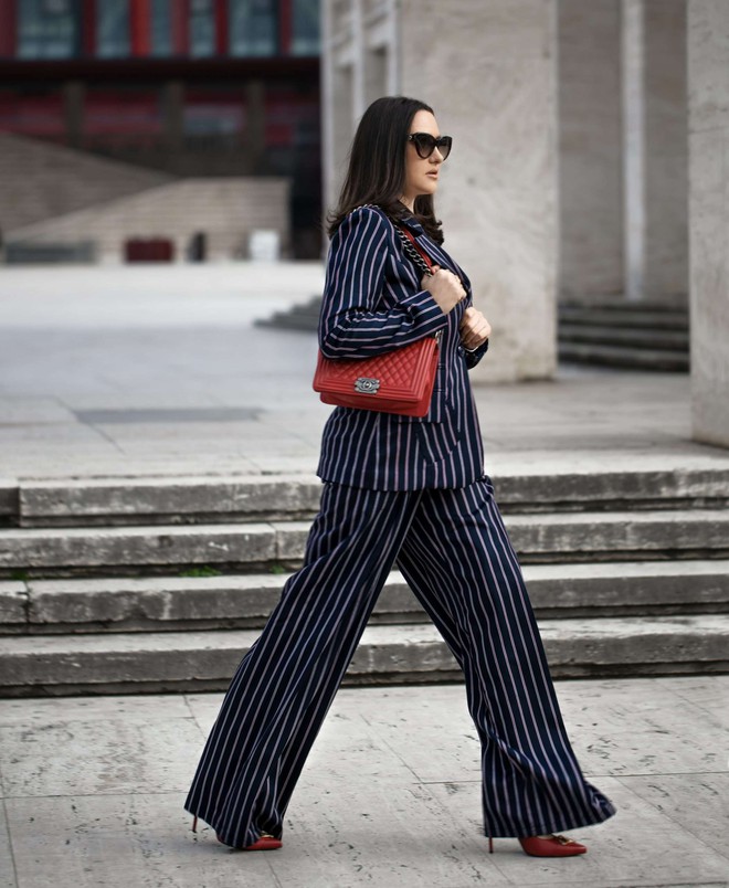 'Nữ tổng tài' mặc suit vest và quần ống rộng tới công sở, dạo phố- Ảnh 4. 'Nữ tổng tài' mặc suit vest và quần ống rộng tới công sở, dạo phố- Ảnh 4.