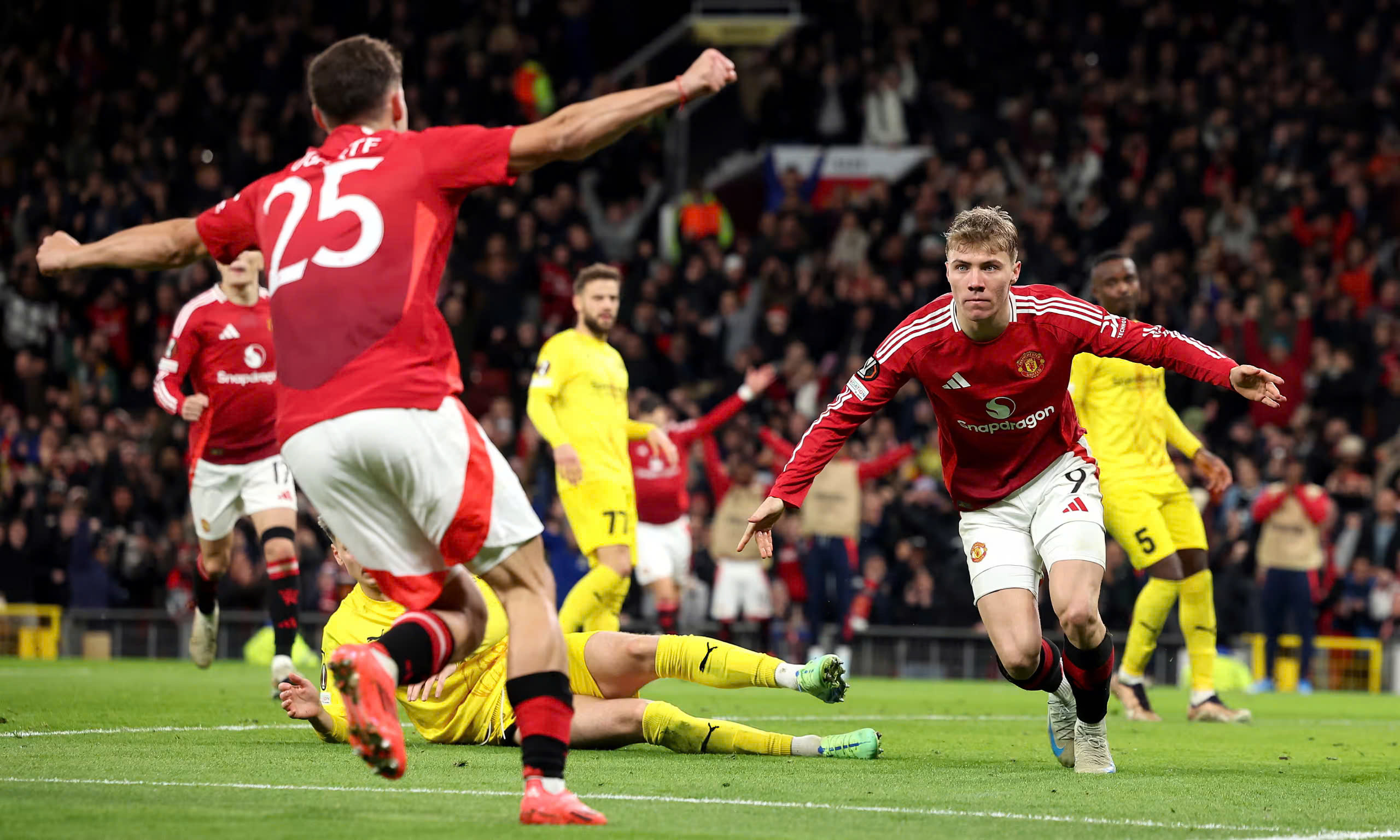 M.U thắng thót tim Bodo/Glimt, HLV Ruben Amorim thở phào trận ra mắt sân Old Trafford- Ảnh 6. M.U thắng thót tim Bodo/Glimt, HLV Ruben Amorim thở phào trận ra mắt sân Old Trafford- Ảnh 6.