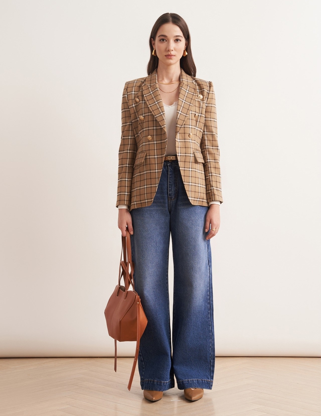 Diện cặp đôi quần jeans xanh và áo khoác cho ngày lạnh- Ảnh 3. Diện cặp đôi quần jeans xanh và áo khoác cho ngày lạnh- Ảnh 3.