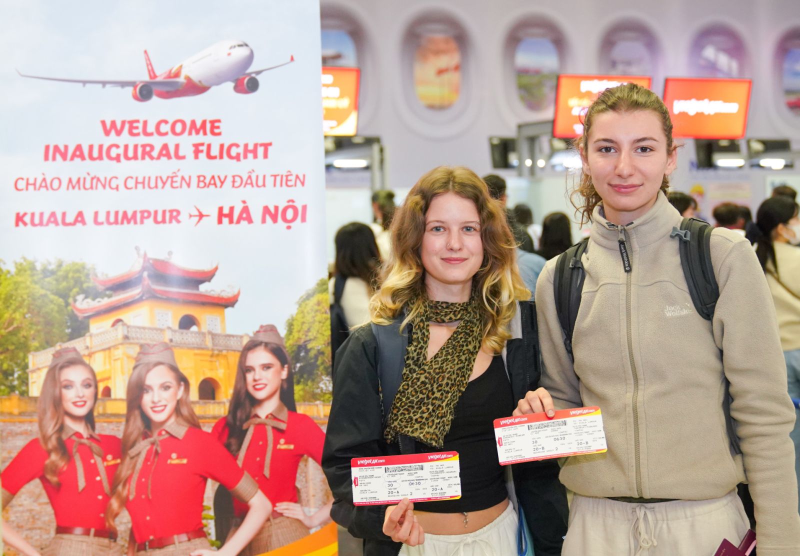 Tin vui: Vietjet chào mừng chuyến bay đầu tiên giữa Kuala Lumpur (Malaysia) và Hà Nội- Ảnh 2. Tin vui: Vietjet chào mừng chuyến bay đầu tiên giữa Kuala Lumpur (Malaysia) và Hà Nội- Ảnh 2.