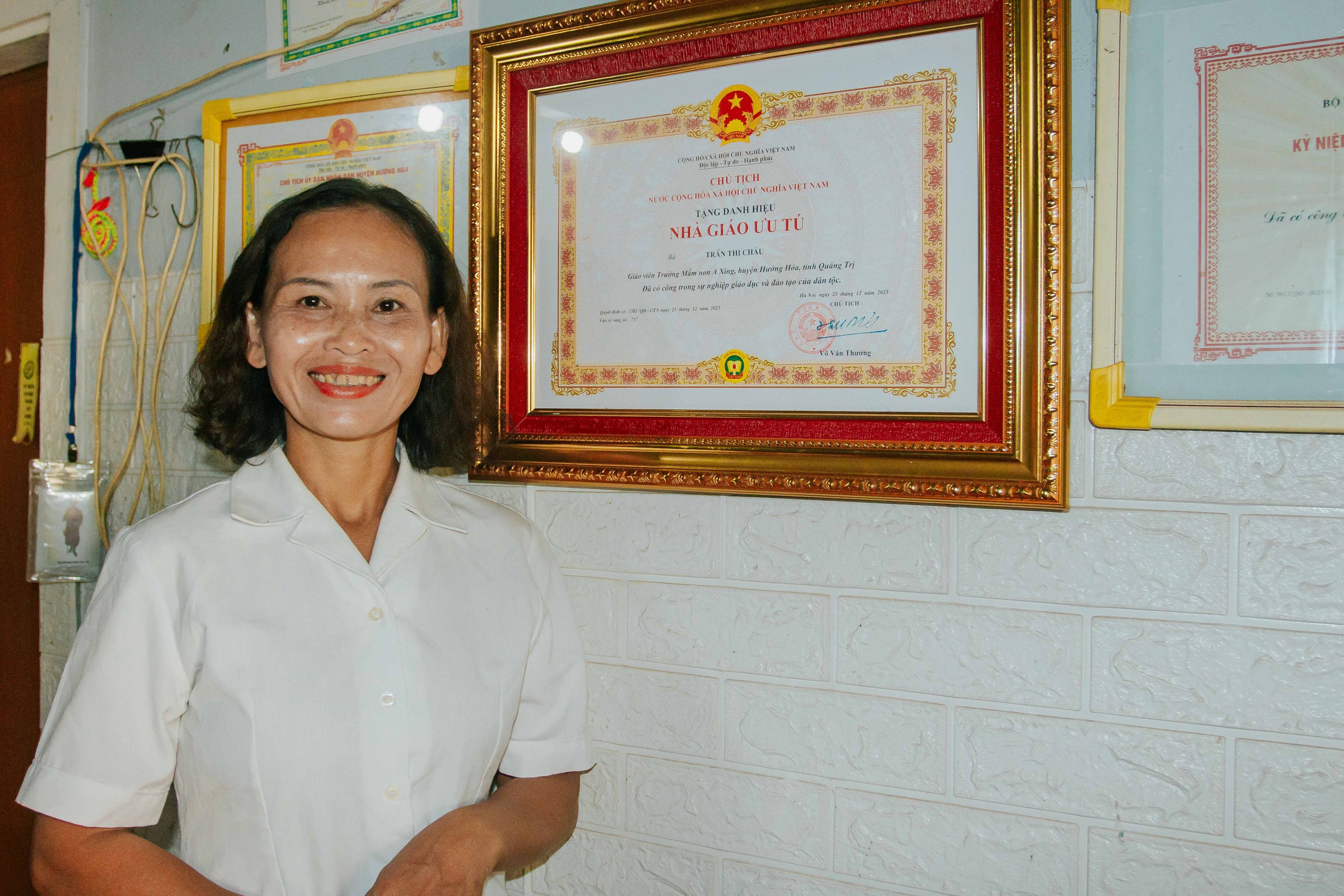 Nhà giáo ưu tú hàng chục năm may áo quần miễn phí tặng học sinh vùng cao- Ảnh 5. Nhà giáo ưu tú hàng chục năm may áo quần miễn phí tặng học sinh vùng cao- Ảnh 5.