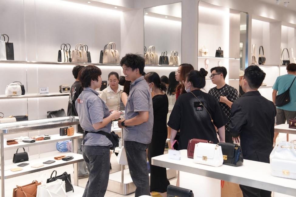 “Đột kích” Vincom săn deal khủng, rinh quà đỉnh dịp Black Friday- Ảnh 3. “Đột kích” Vincom săn deal khủng, rinh quà đỉnh dịp Black Friday- Ảnh 3.