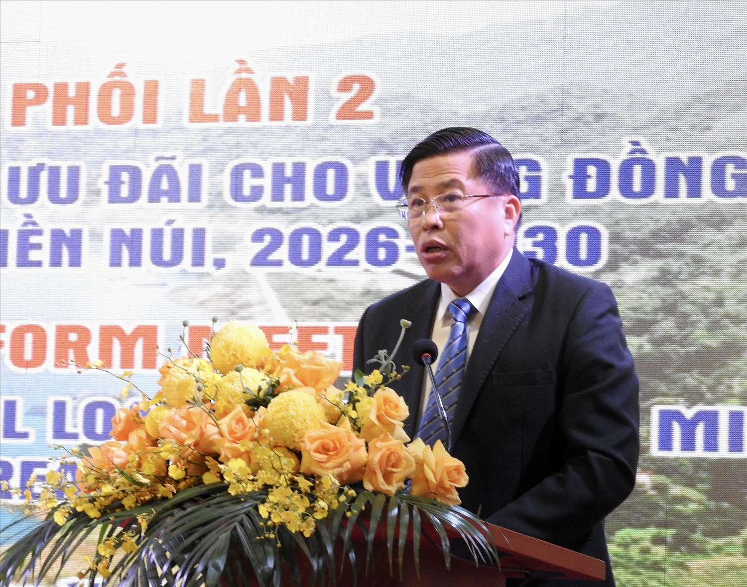 Ông Đinh Công Sứ, Phó Chủ tịch UBND tỉnh Hòa Bình phát biểu tại Diễn đàn Ông Đinh Công Sứ, Phó Chủ tịch UBND tỉnh Hòa Bình phát biểu tại Diễn đàn