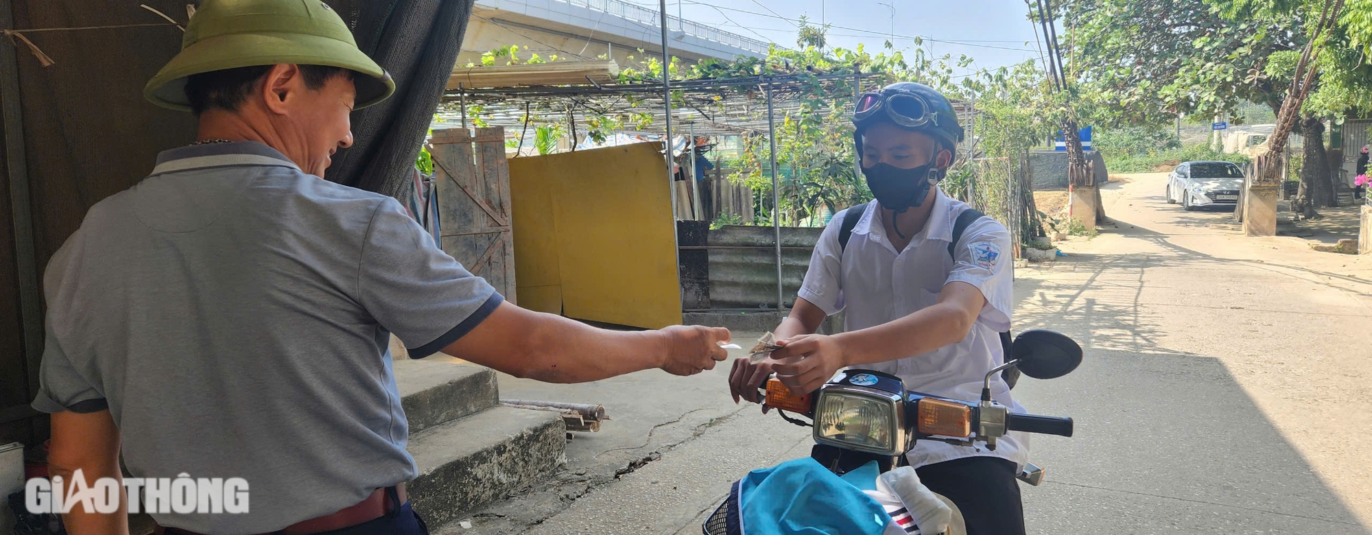 Doanh thu không đủ trả lương nhân viên, nhà đầu tư xin trả lại dự án cầu treo BOT- Ảnh 5. Doanh thu không đủ trả lương nhân viên, nhà đầu tư xin trả lại dự án cầu treo BOT- Ảnh 5.
