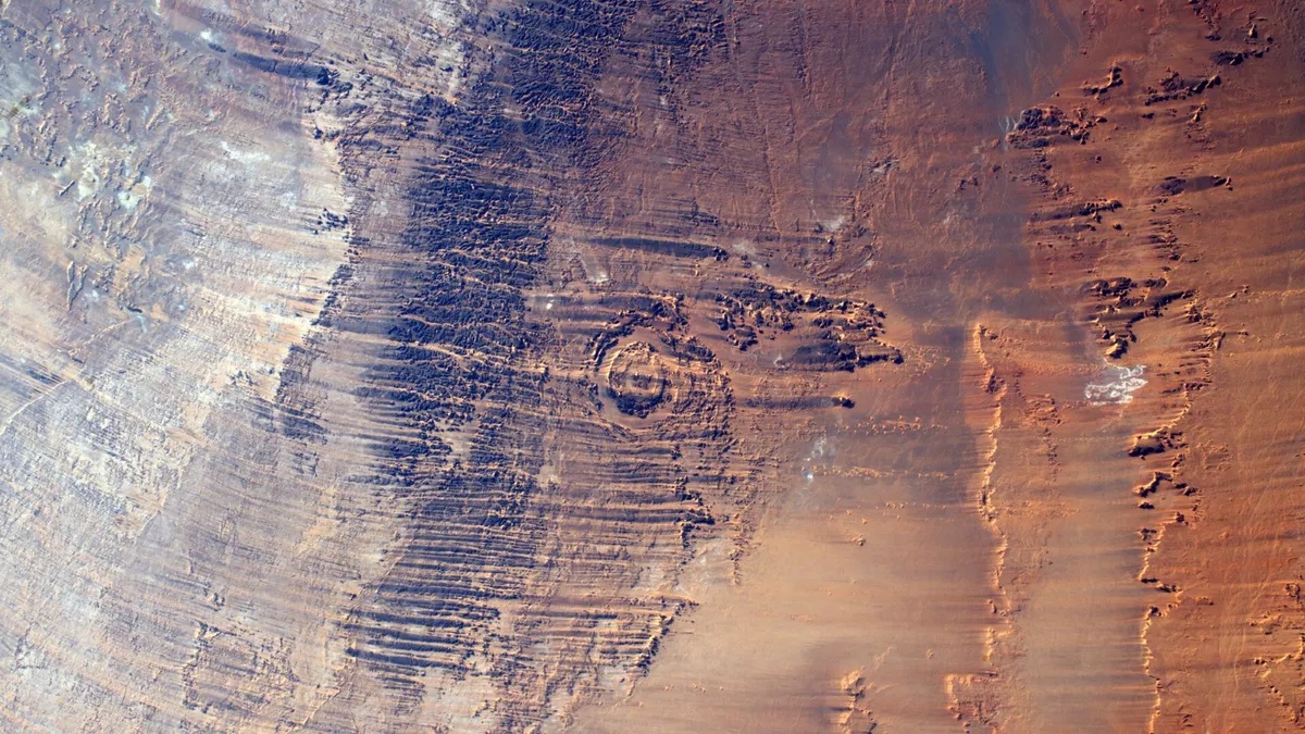 Con mắt chuyển động giữa Sahara do Con mắt chuyển động giữa Sahara do