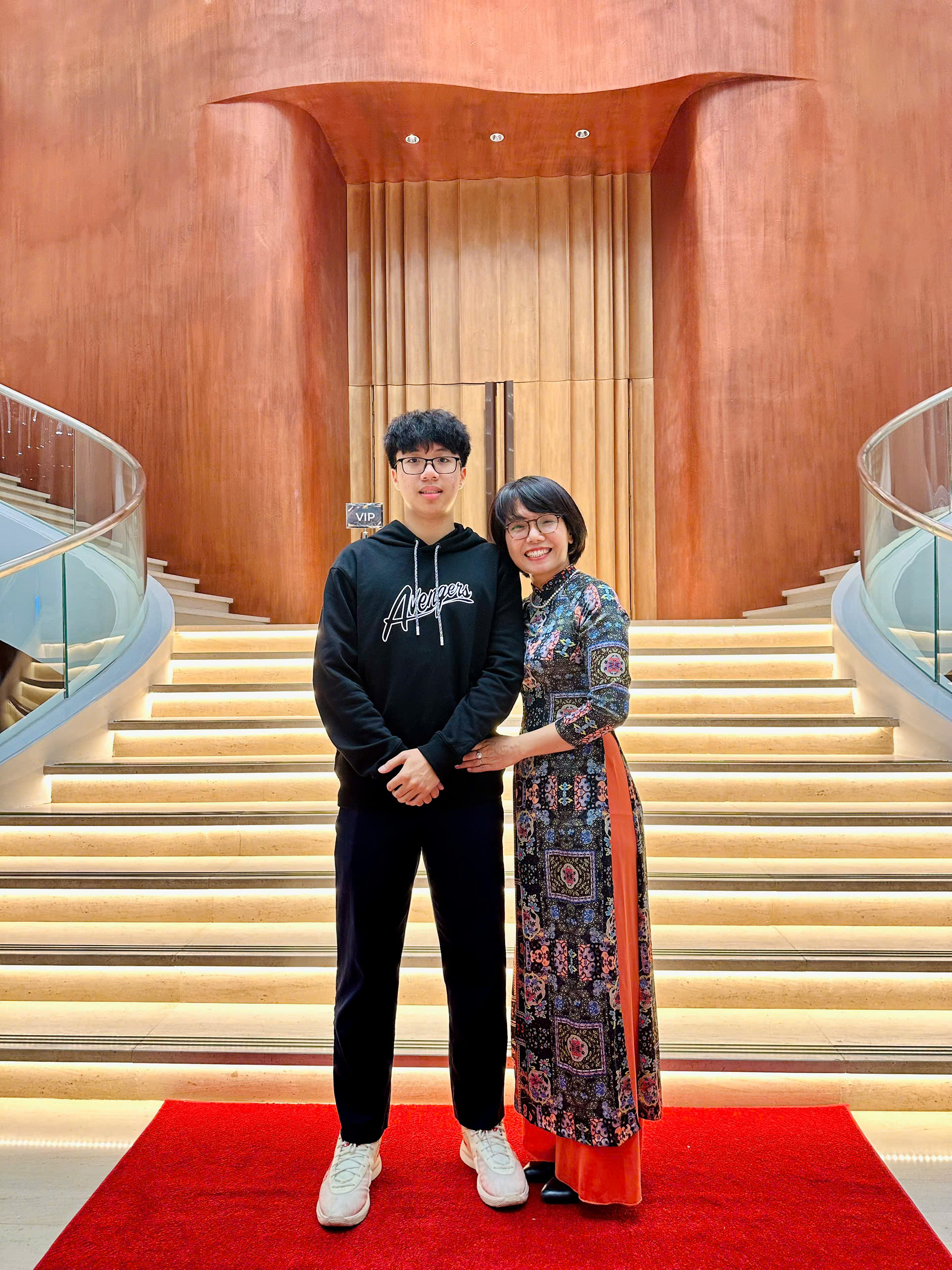 Nam sinh có điểm cao nhất thế giới môn tiếng Anh: Không “mọt sách”, nhưng biết chủ động sử dụng tiếng Anh- Ảnh 2. Nam sinh có điểm cao nhất thế giới môn tiếng Anh: Không “mọt sách”, nhưng biết chủ động sử dụng tiếng Anh- Ảnh 2.