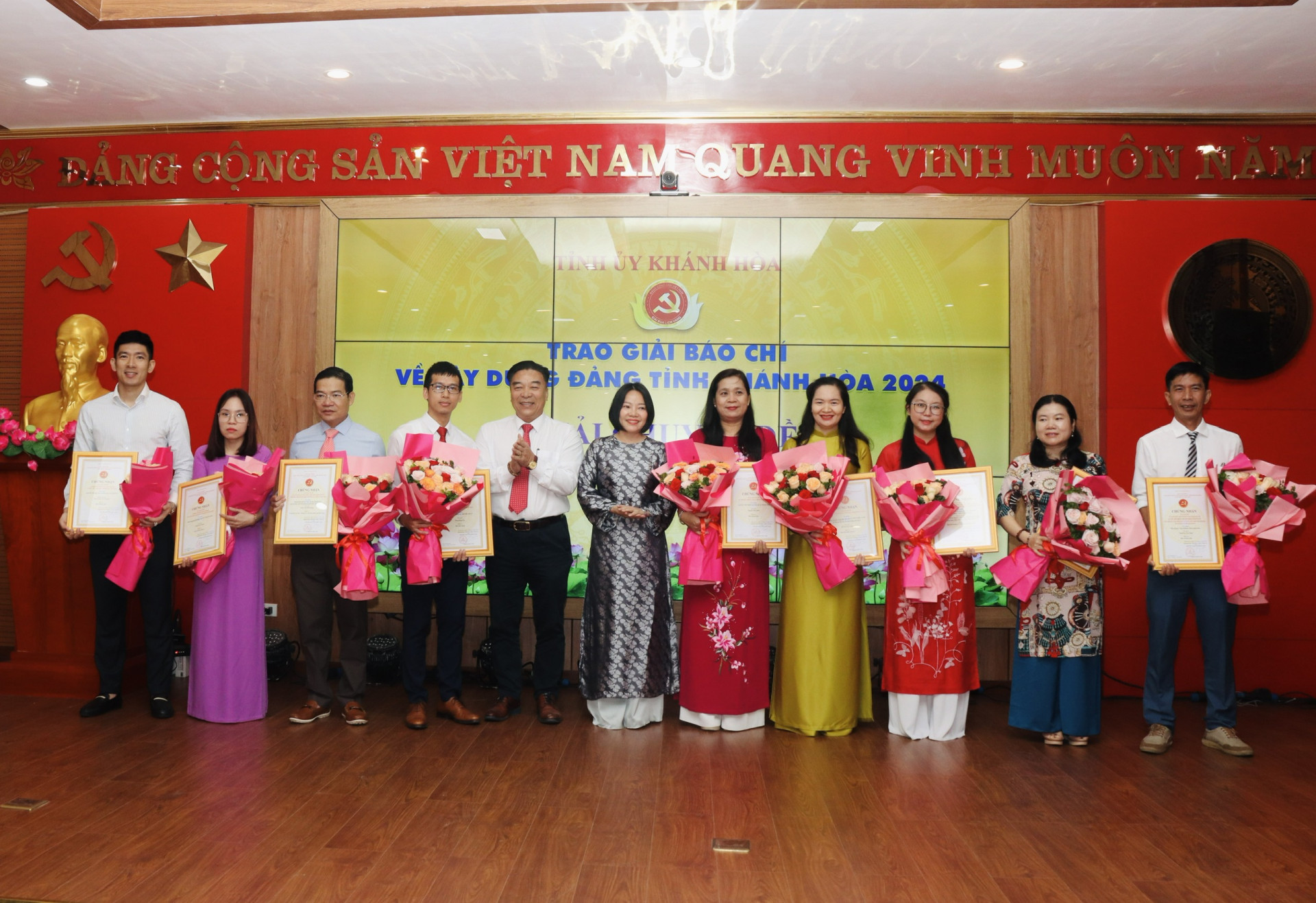 khanh hoa trao giai bao chi ve xay dung dang tinh lan thu iv nam 2024 hinh 2