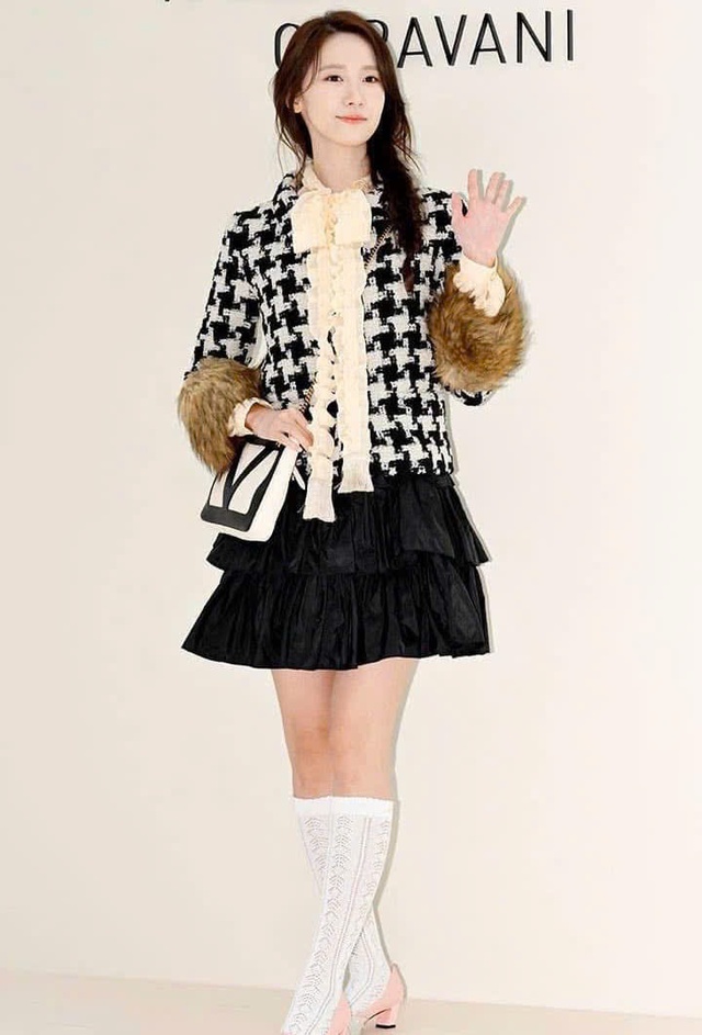 Yoona và Irene đẹp mãn nhãn với áo vải tweed, chuẩn visual tài phiệt- Ảnh 3. Yoona và Irene đẹp mãn nhãn với áo vải tweed, chuẩn visual tài phiệt- Ảnh 3.
