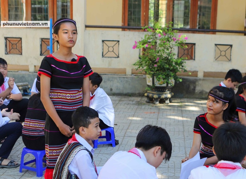 "Thủ lĩnh của sự thay đổi" nâng cao nhận thức, kỹ năng cho học sinh miền núi Quảng Ngãi- Ảnh 2. "Thủ lĩnh của sự thay đổi" nâng cao nhận thức, kỹ năng cho học sinh miền núi Quảng Ngãi- Ảnh 2.