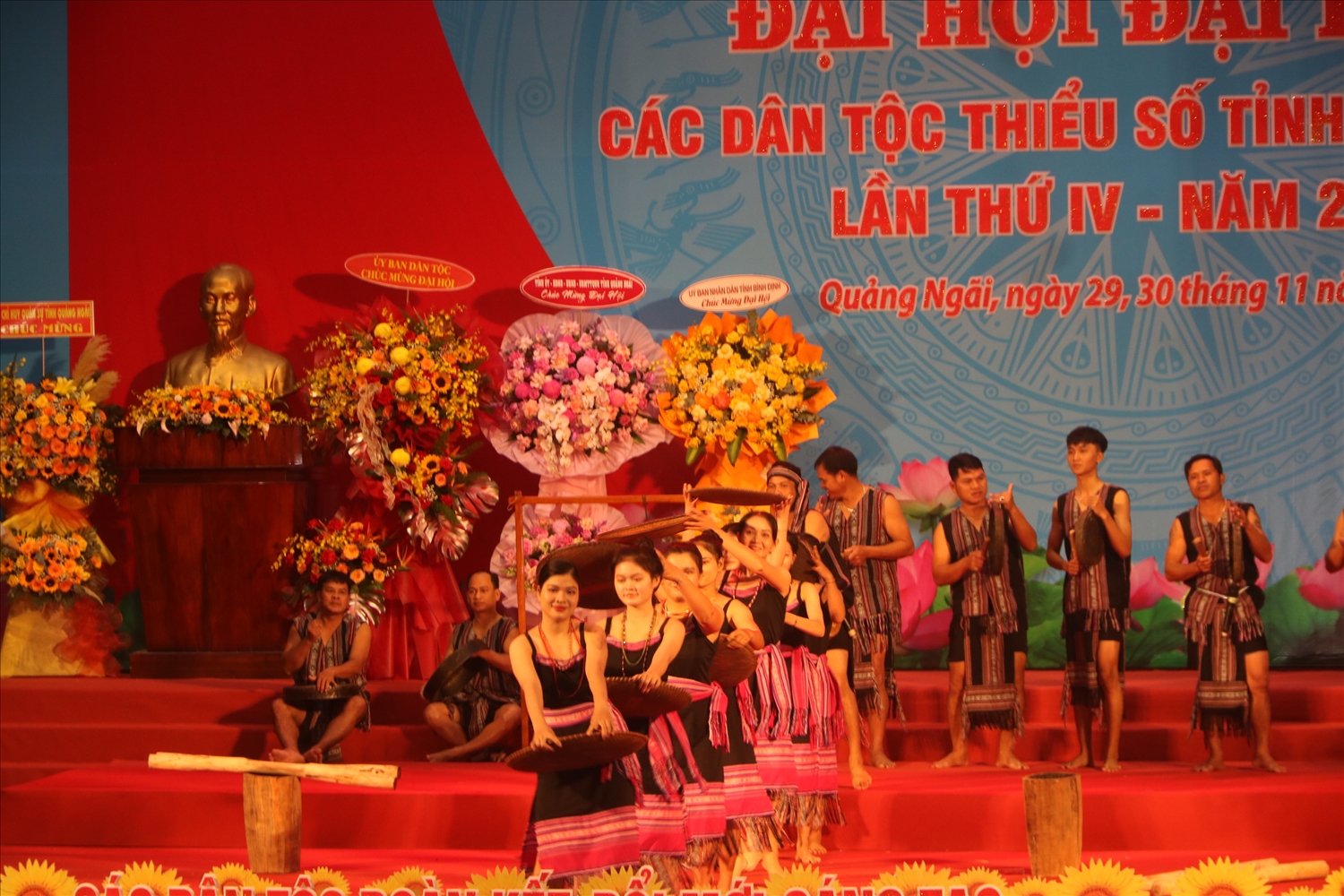 Chương trình văn nghệ chào mừng Đại hội. Chương trình văn nghệ chào mừng Đại hội.