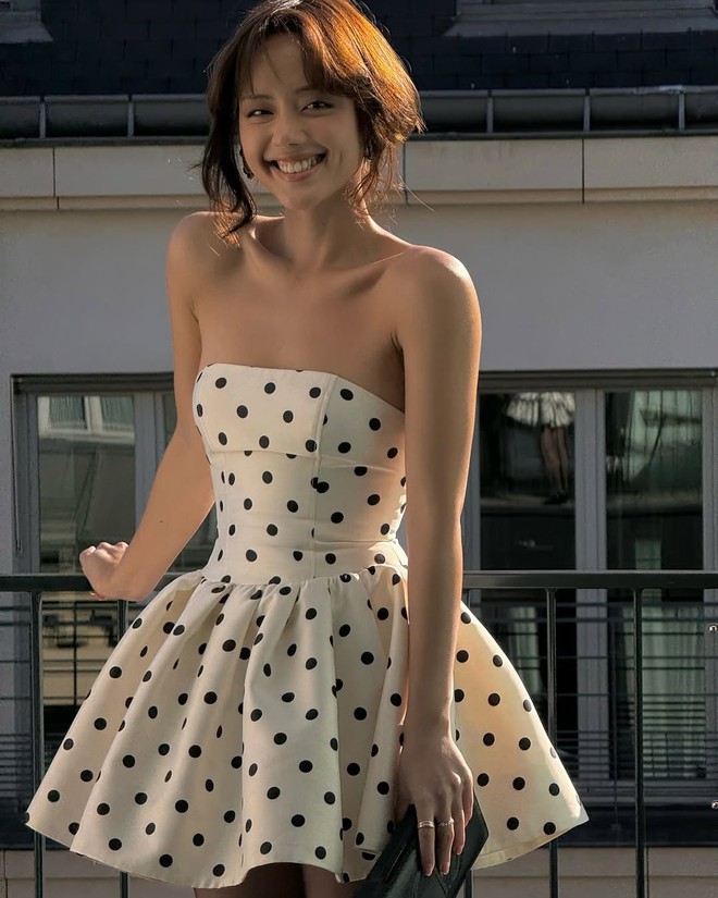 Phối đồ công sở sang trọng theo phong cách Cô Em Trendy- Ảnh 8. Phối đồ công sở sang trọng theo phong cách Cô Em Trendy- Ảnh 8.
