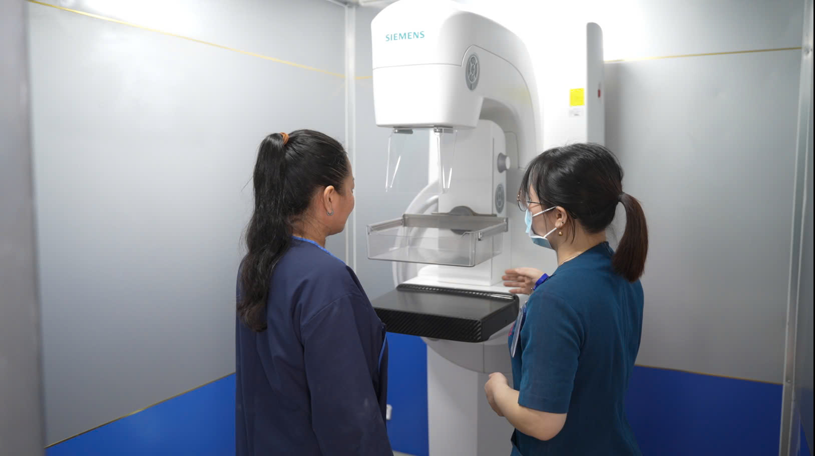 200 phụ nữ ở Bến Tre được tầm soát ung thư vú miễn phí- Ảnh 1. 200 phụ nữ ở Bến Tre được tầm soát ung thư vú miễn phí- Ảnh 1.