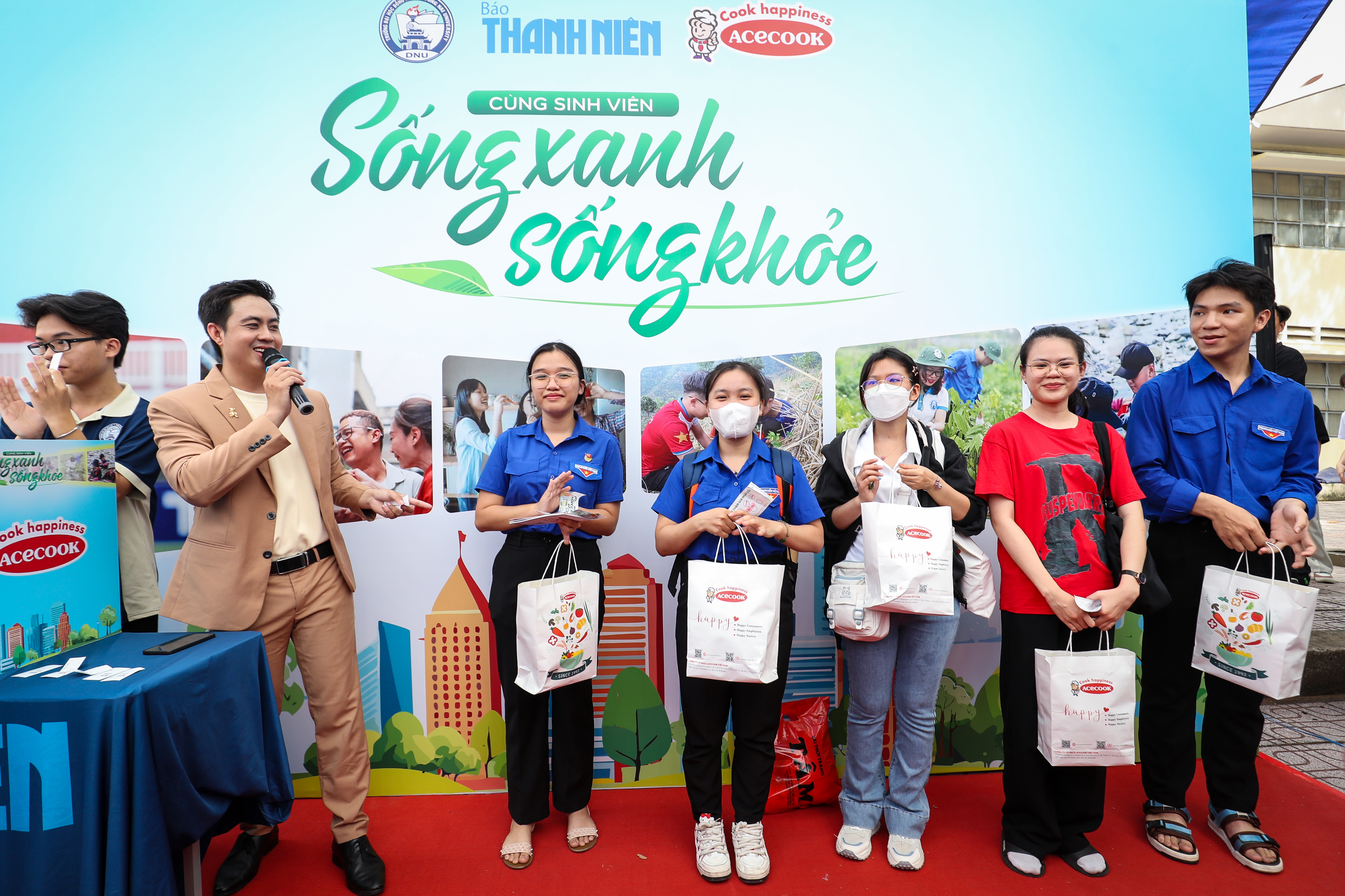 Hàng trăm sinh viên có chứng chỉ Aptis được công nhận - Vietnam.vn