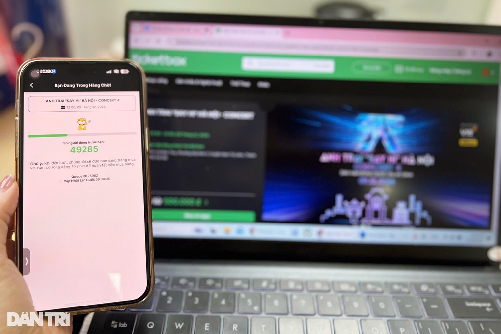 Anh trai say hi vừa mở đêm 4 ở SVĐ Mỹ Đình, 50.000 người xếp hàng mua vé - 1 Anh trai say hi vừa mở đêm 4 ở SVĐ Mỹ Đình, 50.000 người xếp hàng mua vé - 1