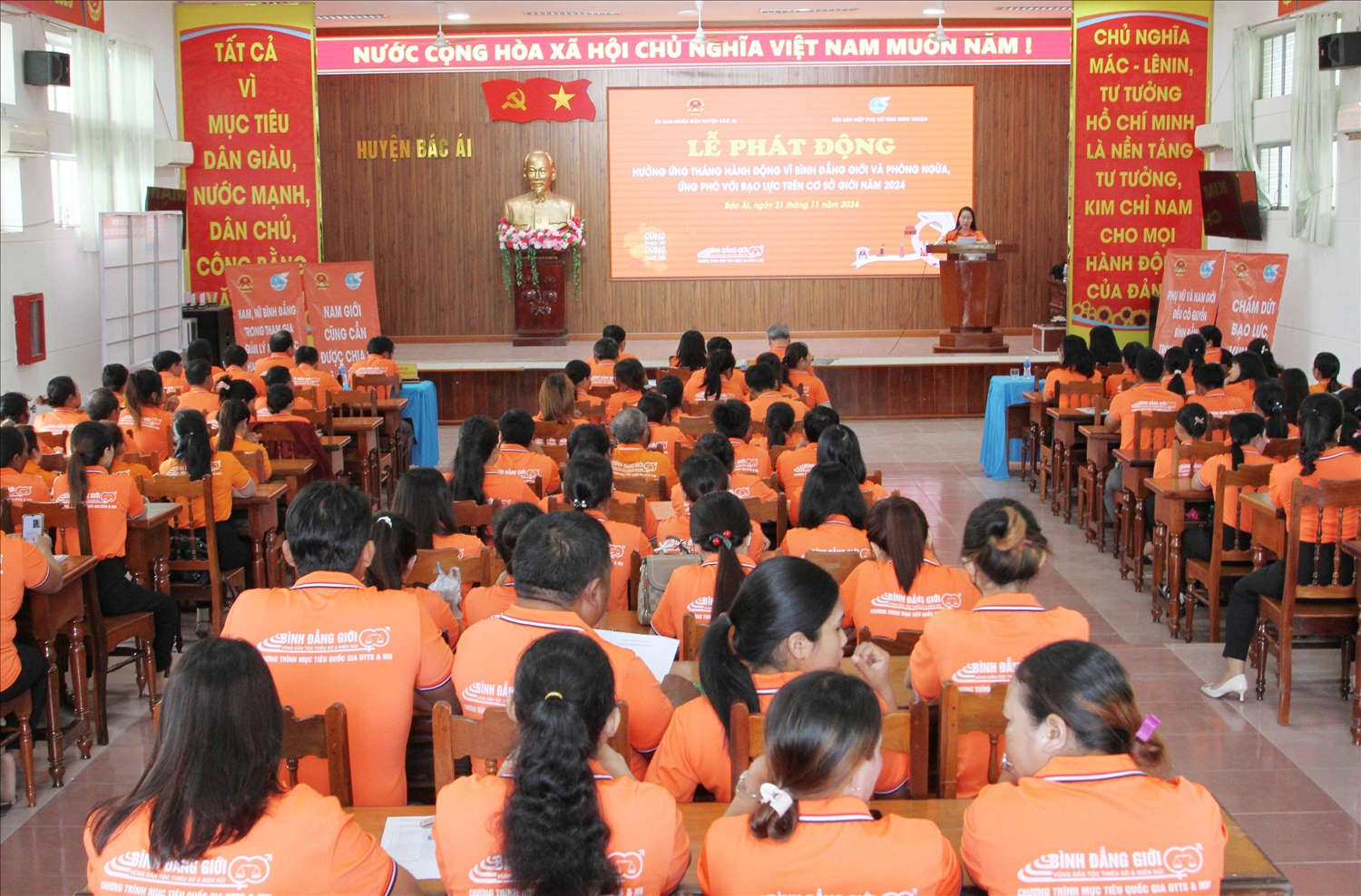 Toàn cảnh Lễ phát động Tháng hành động vì bình đẳng giới và phòng ngừa, ứng phó với bạo lực trên cơ sở giới tại huyện Bác Ái. Toàn cảnh Lễ phát động Tháng hành động vì bình đẳng giới và phòng ngừa, ứng phó với bạo lực trên cơ sở giới tại huyện Bác Ái.