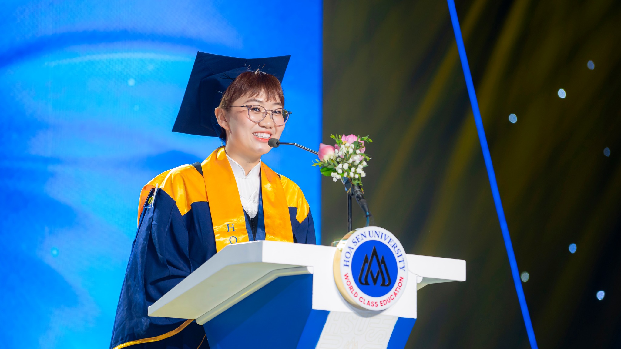 Bài phát biểu của nữ thủ khoa Trường ĐH Hoa Sen khiến nhiều người bật khóc- Ảnh 2. Bài phát biểu của nữ thủ khoa Trường ĐH Hoa Sen khiến nhiều người bật khóc- Ảnh 2.