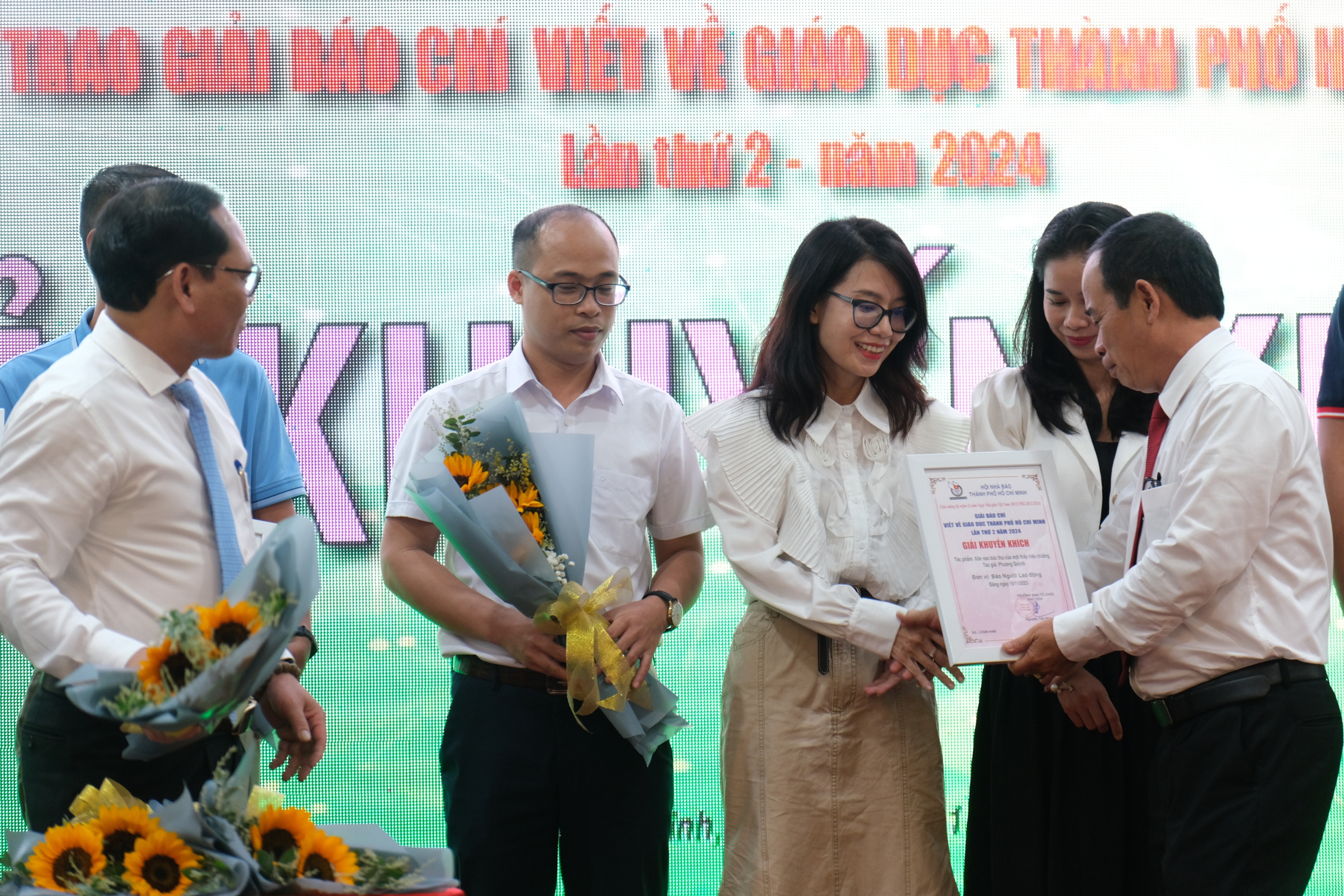Báo Người Lao Động đoạt hai giải báo chí viết về giáo dục TP HCM - Ảnh 1. Báo Người Lao Động đoạt hai giải báo chí viết về giáo dục TP HCM - Ảnh 1.