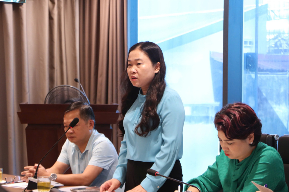 Phó Giám đốc Sở Tư pháp Hà Nội Phạm Thị Thanh Hương thông tin về Luật Thủ đô năm 2024 tại hội nghị.