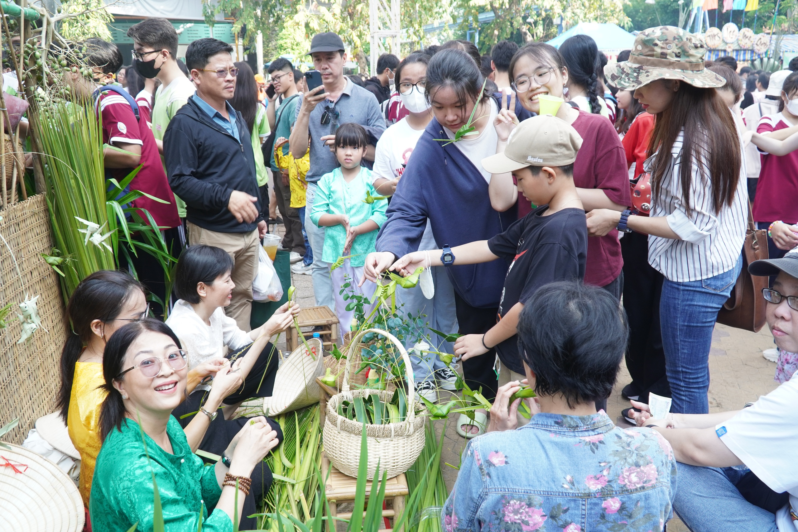 Bất ngờ với “tài lẻ” của nhiều giáo viên ở TP HCM- Ảnh 1. Bất ngờ với “tài lẻ” của nhiều giáo viên ở TP HCM- Ảnh 1.