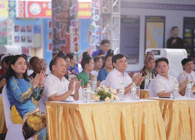 Bế mạc Liên hoan nghệ thuật hát Then, đàn Tính các dân tộc Tày, Nùng Thái lần thứ VII - Ảnh 1. Bế mạc Liên hoan nghệ thuật hát Then, đàn Tính các dân tộc Tày, Nùng Thái lần thứ VII - Ảnh 1.