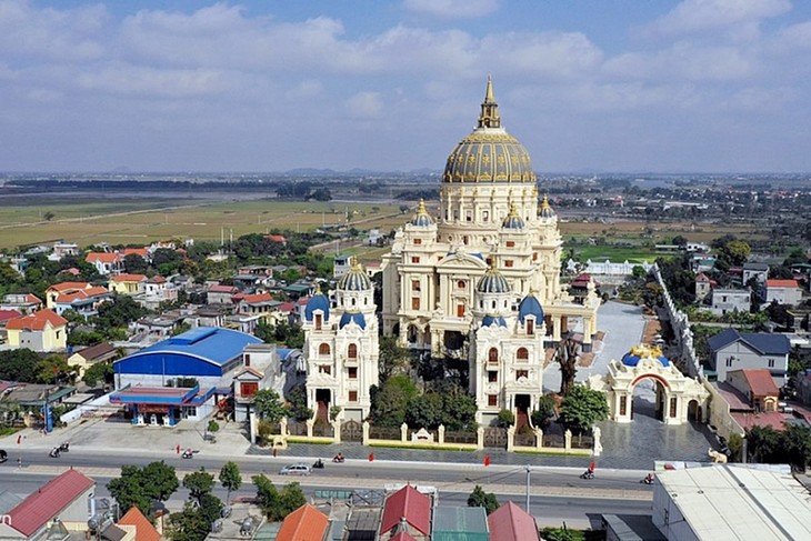 Lạc lối trong lâu đài nghìn tỷ lớn nhất Đông Nam Á Lac loi trong lau dai nghin ty lon nhat Dong Nam A