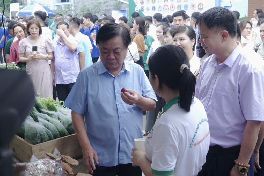 Biến đổi quả mận trái mùa, sinh viên đoạt giải nhì khởi nghiệp - 1 Biến đổi quả mận trái mùa, sinh viên đoạt giải nhì khởi nghiệp - 1