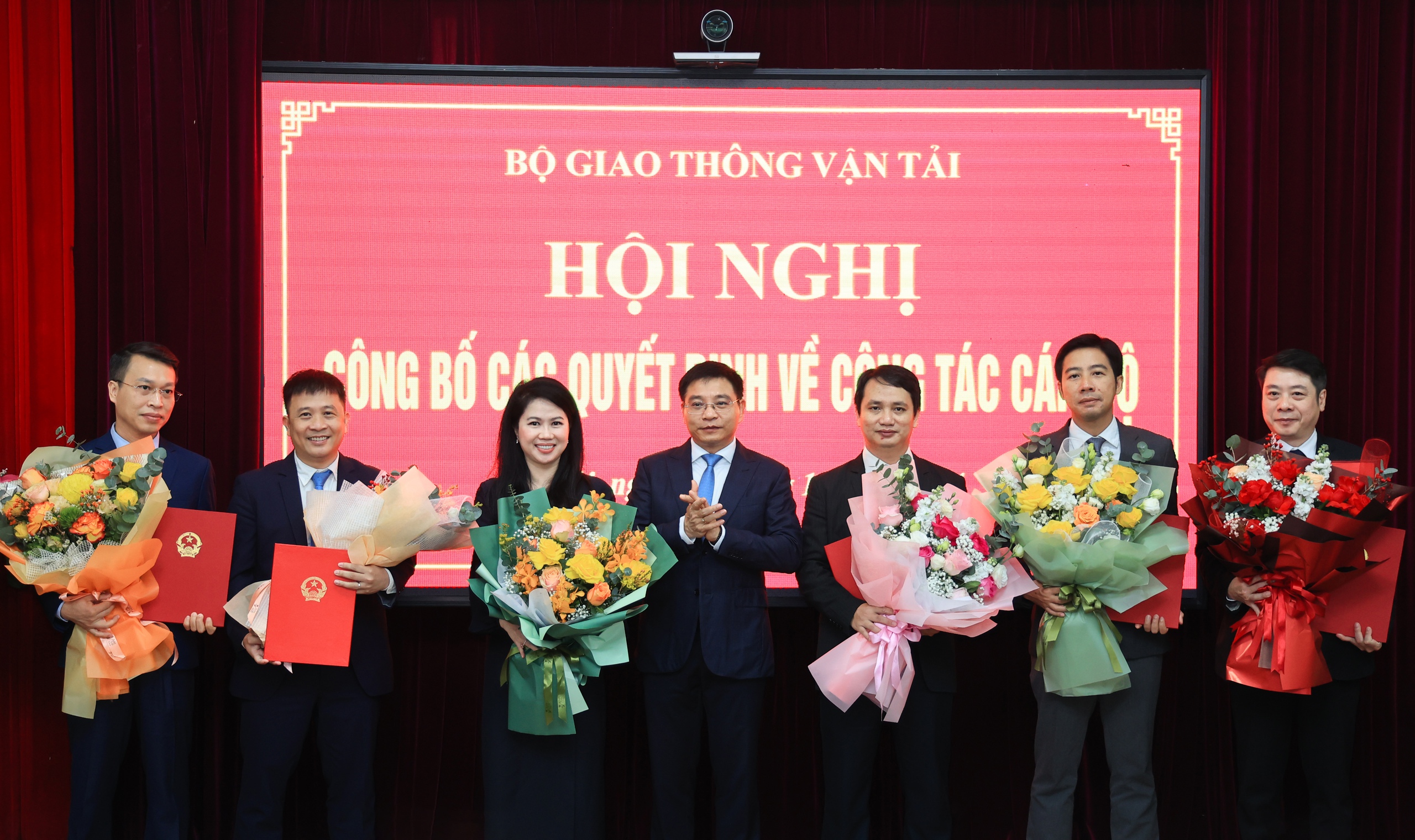 Bộ GTVT điều động, bổ nhiệm nhiều nhân sự quan trọng - Ảnh 1. Bộ GTVT điều động, bổ nhiệm nhiều nhân sự quan trọng - Ảnh 1.