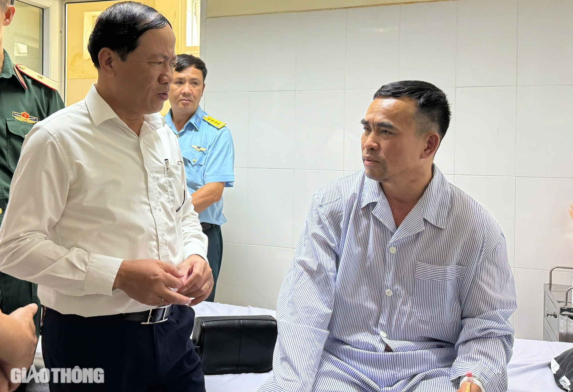Bộ trưởng Quốc phòng Phan Văn Giang nói về vụ rơi máy bay quân sự ở Bình Định- Ảnh 1. Bộ trưởng Quốc phòng Phan Văn Giang nói về vụ rơi máy bay quân sự ở Bình Định- Ảnh 1.