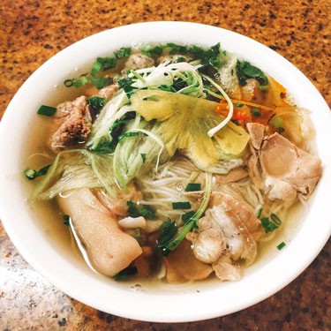 Bún sườn chua đánh tan nắng nóng - Ảnh 1. Bún sườn chua đánh tan nắng nóng - Ảnh 1.