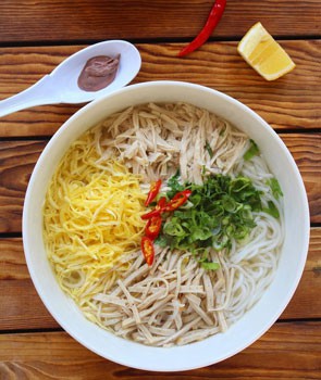 Bún thang ngắm trước, ăn sau - Ảnh 1. Bún thang ngắm trước, ăn sau - Ảnh 1.