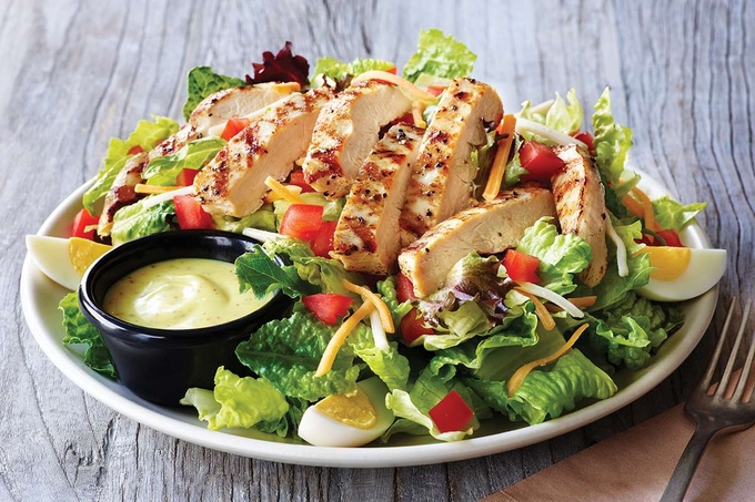 salad-170739_506.jpg Salad là một trong những món ăn đơn giản nhưng chứa rất nhiều dưỡng chất, vitamin. Ảnh: Internet.