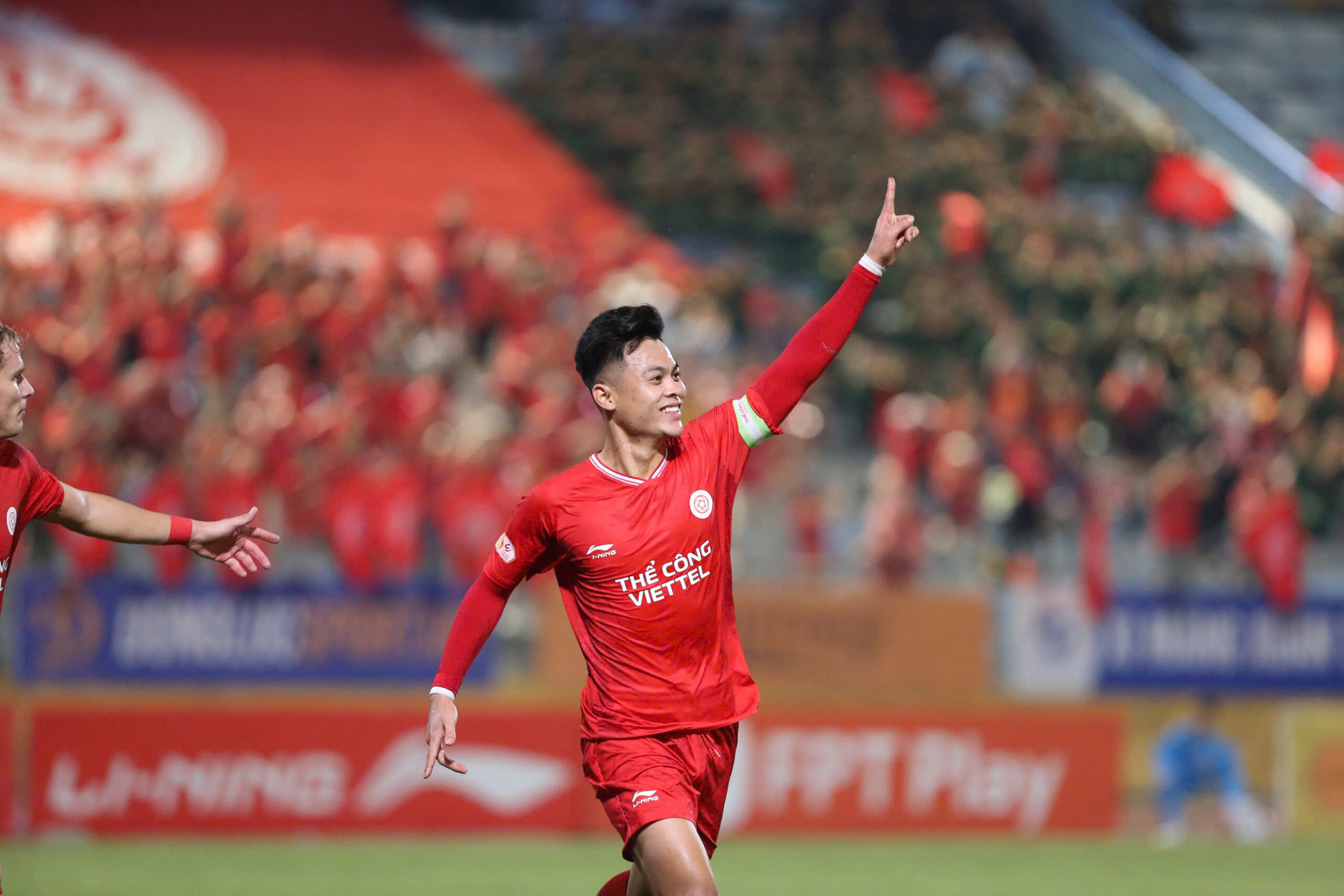 V-League: Căng thẳng nghẹt thở cuộc đua đỉnh bảng, đáy bảng cũng có kém nóng đâu!- Ảnh 1. V-League: Căng thẳng nghẹt thở cuộc đua đỉnh bảng, đáy bảng cũng có kém nóng đâu!- Ảnh 1.