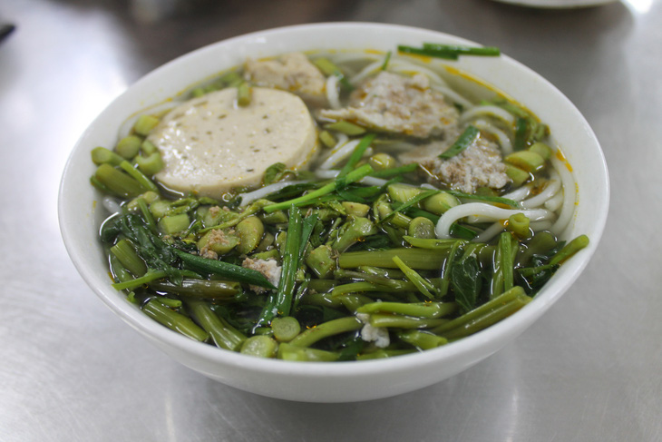Canh bún Mẹ Tôi, quán ăn hơn 40 năm tuổi lưu giữ gia tài của mẹ - Ảnh 1. Canh bún Mẹ Tôi hơn 40 năm gắn với dân Phú Nhuận - Ảnh 1.