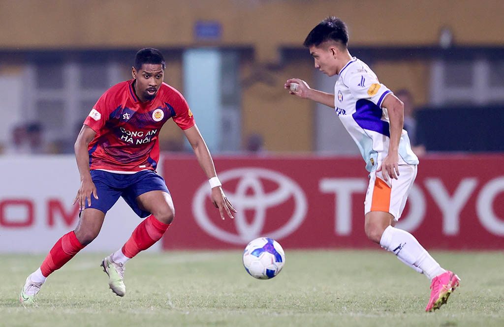 V-League và hạng nhất chưa bao giờ hấp dẫn đến thế: Cạnh tranh gay gắt ngôi đầu- Ảnh 1. V-League và hạng nhất chưa bao giờ hấp dẫn đến thế: Cạnh tranh gay gắt ngôi đầu- Ảnh 1.