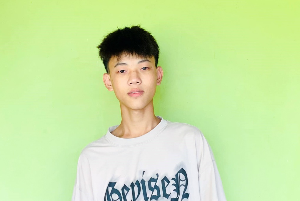 Chàng trai mồ côi cả bố lẫn mẹ viết đơn tình nguyện nhập ngũ - 1 Chàng trai mồ côi cả bố lẫn mẹ viết đơn tình nguyện nhập ngũ - 1