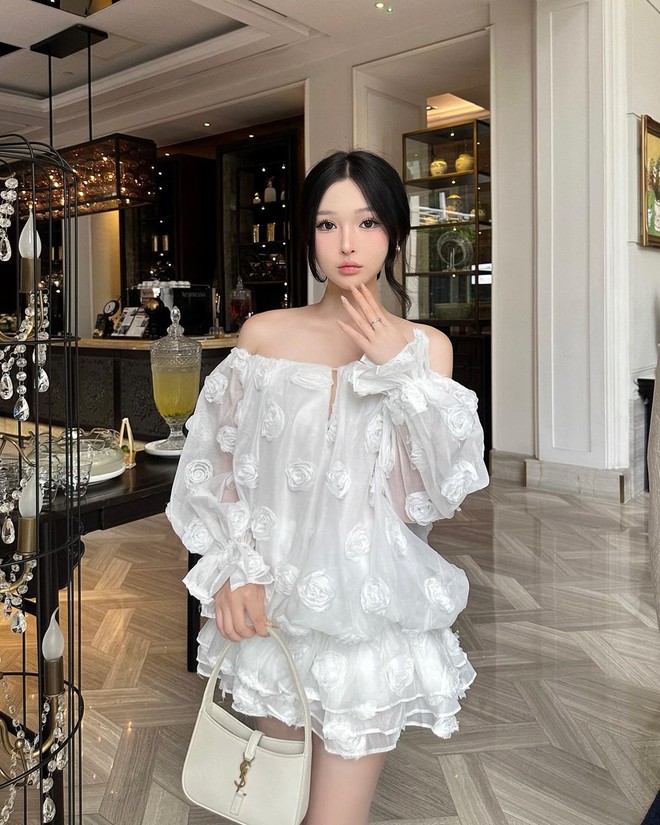Chìa khóa mặc đẹp mùa này gọi tên váy trễ vai đầy cuốn hút- Ảnh 2. Chìa khóa mặc đẹp mùa này gọi tên váy trễ vai đầy cuốn hút- Ảnh 2.