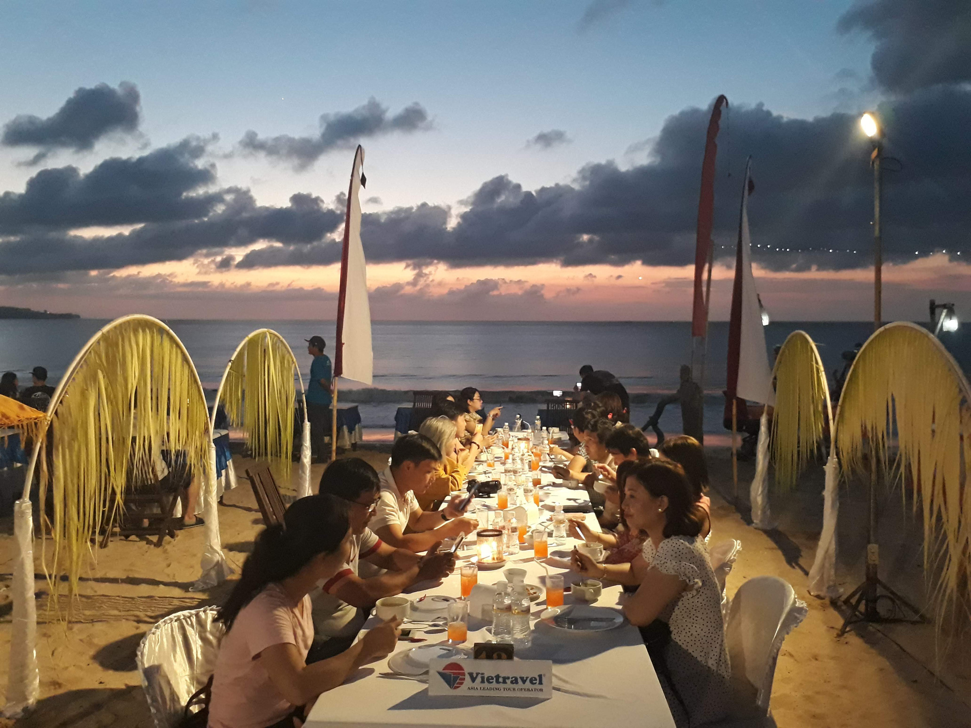 Chiều chuộng mọi giác quan trong bữa tối Bali - Ảnh 1. Chiều chuộng mọi giác quan trong bữa tối Bali - Ảnh 1.