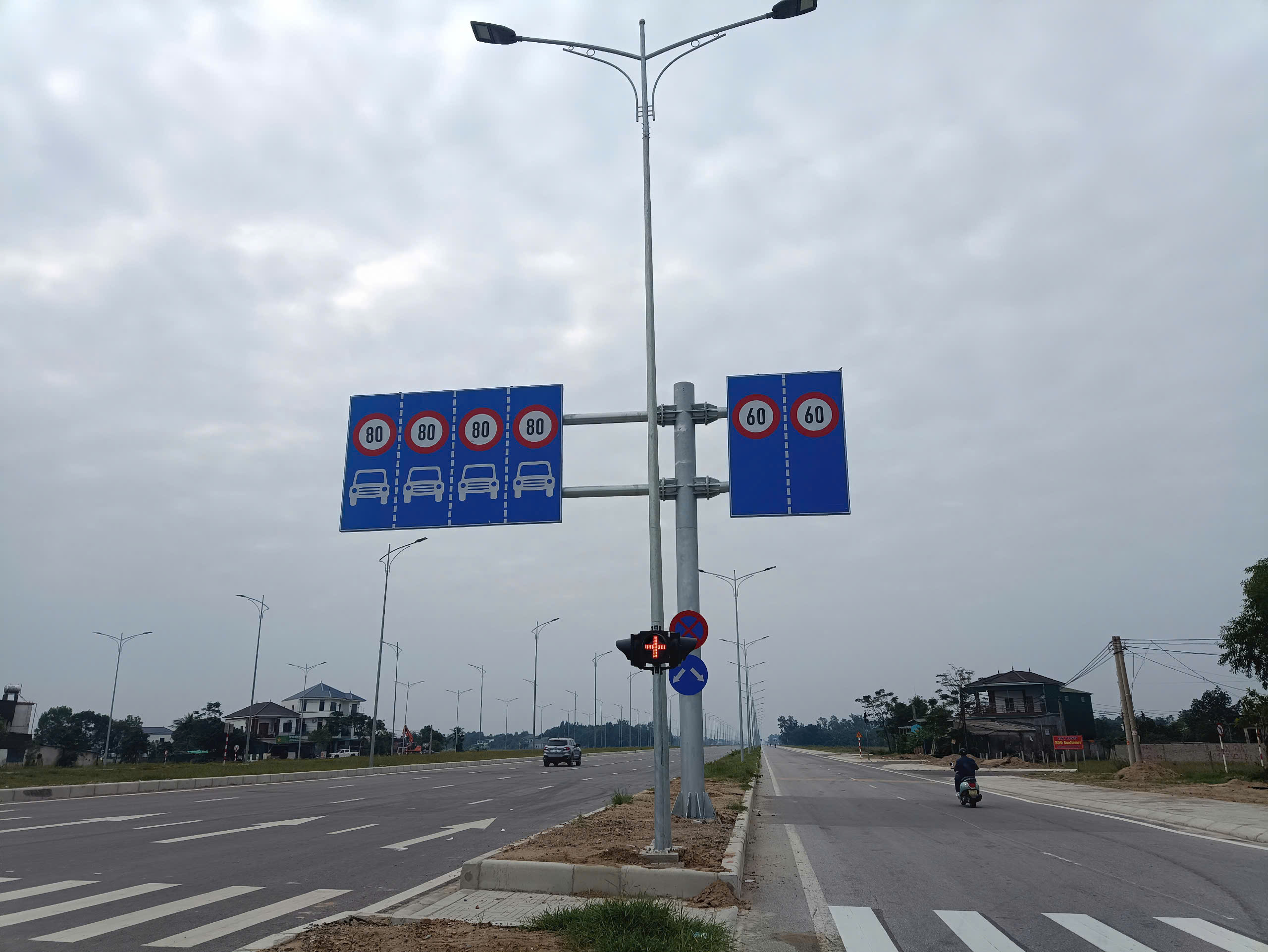 Chốt thời điểm tăng tốc độ tối đa trên đại lộ nối Vinh - Cửa Lò- Ảnh 1. Chốt thời điểm tăng tốc độ tối đa trên đại lộ nối Vinh - Cửa Lò- Ảnh 1.