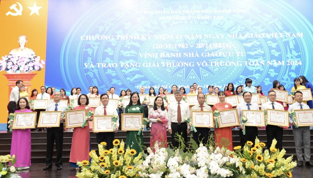 Cô giáo mầm non xúc động tại lễ kỷ niệm, mong được trải lòng, thấu hiểu - 2 Cô giáo mầm non xúc động tại lễ kỷ niệm, mong được trải lòng, thấu hiểu - 2
